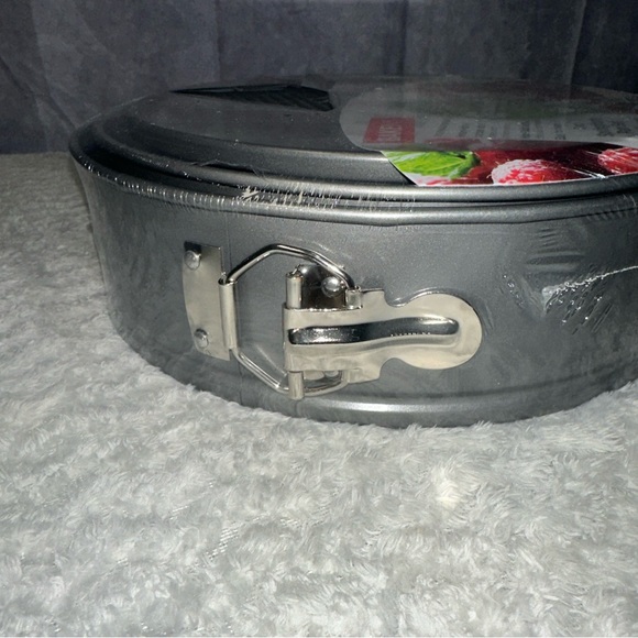 Bakeins 3 Piece Springform Pan Set 8” 9” 10” Carbon Steel Non-stick Lifetime War - Picture 3 of 5